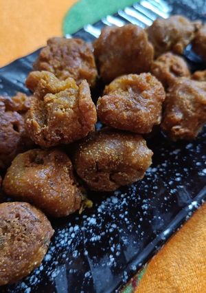 A picture of Left over moong dal pakoda.