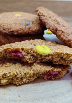 Una foto de Galletas de avena y Lacasitos