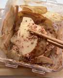 Ensalada de manzana, yogur y manteca de maní