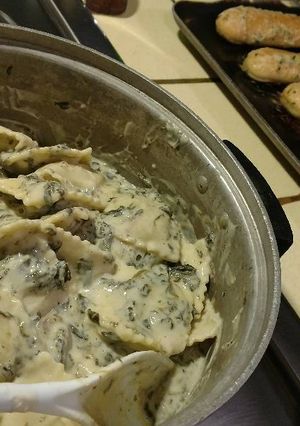 A picture of 4 cheese ravioli & spinach w/ mushrooms.