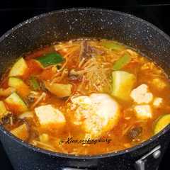 A picture of Sundubu Jjigae(Korean Spicy soft tofu stew).