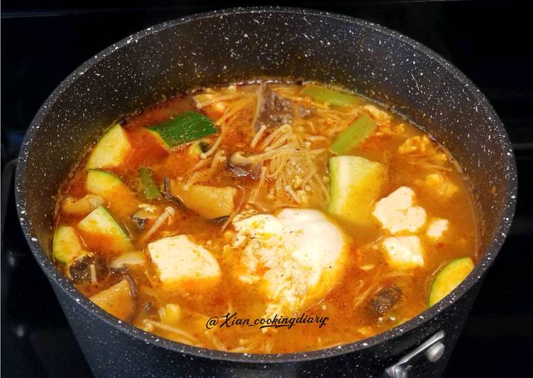 Bagaimana Menyiapkan Sundubu Jjigae(Korean Spicy soft tofu stew) Anti Gagal