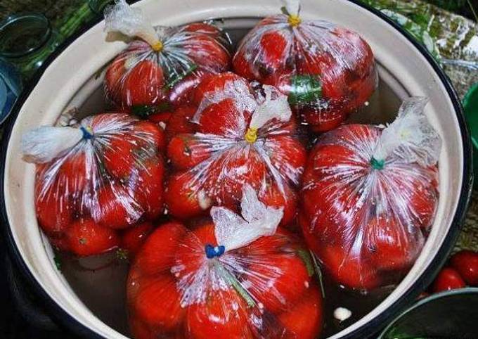 Солёные помидоры (быстрый засол) — рецепт с фото и видео
