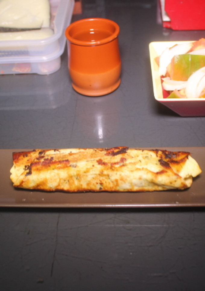 Una foto de Tortita mexicana con longaniza y queso al grill