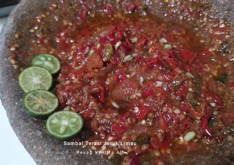 Bagaimana Menyiapkan Sambal Terasi Jeruk Limau yang Bikin Ngiler