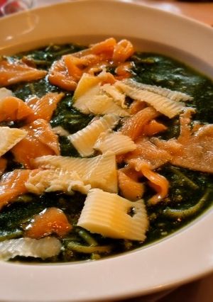 Una foto de Sopa de espinaca y choclo