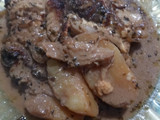 Aletas de raya con papas en salsa de cebolla a la cerveza negra