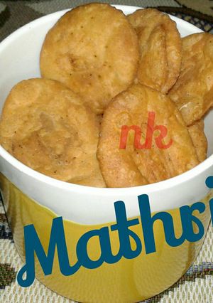 A picture of Mathri (salty crackers).