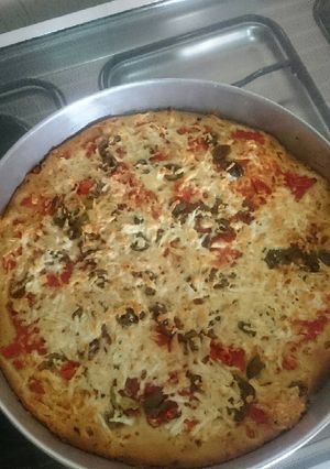 صورة لوصفة بيتزا بعجينة روعة