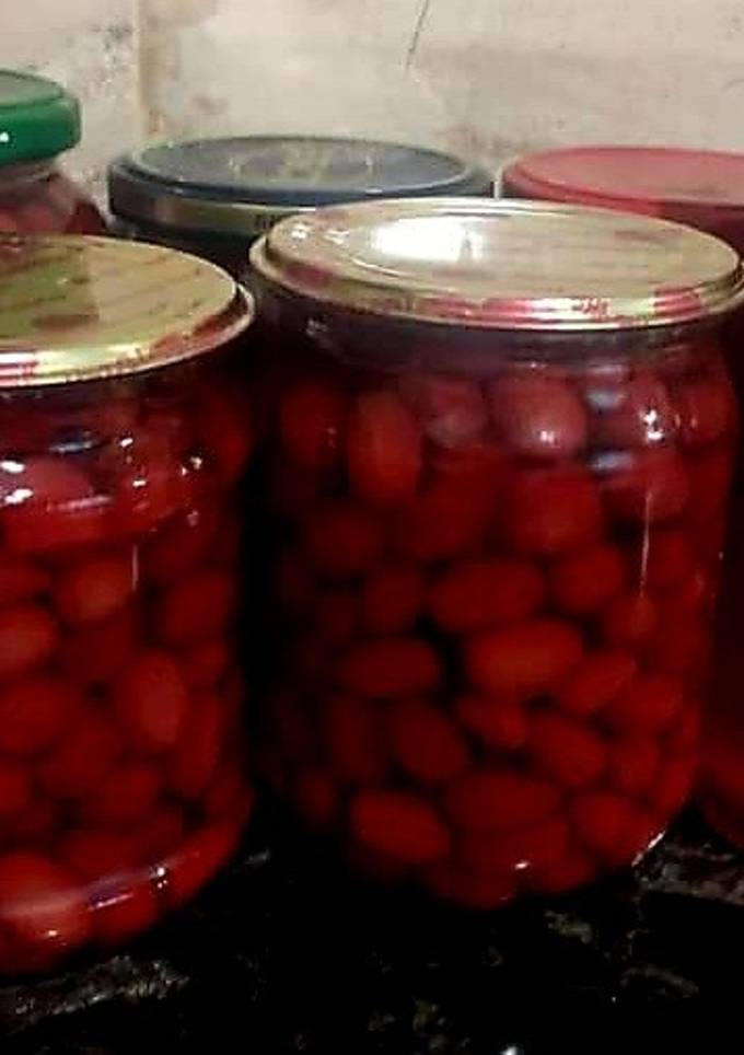 Варення з кизилу з кісточками на зиму