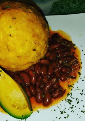Una foto de Mofongo Relleno de Arroz con Pollo