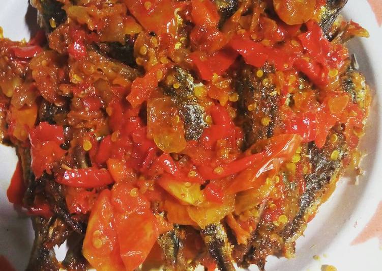 Resep Ikan goreng bumbu sambal oleh Juwie_seto - Cookpad
