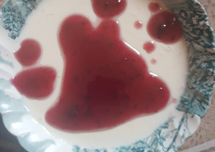 Panna cotta ai frutti di bosco