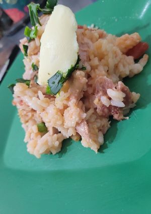 Una foto de Pollo grillado en guiso de arroz
