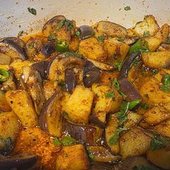 A picture of Achari aloo baigan (pickled eggplants with potato).