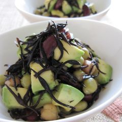 A picture of Avocado and Hijiki Seaweed Yuzu Pepper Paste Salad.
