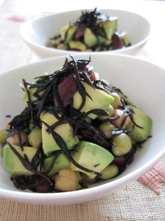 A picture of Avocado and Hijiki Seaweed Yuzu Pepper Paste Salad.