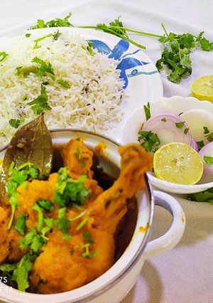 A picture of Chicken Curry with Jeera Rice.