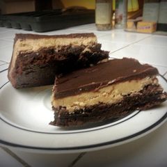 A picture of Reese's style brownie.