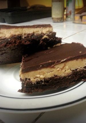 A picture of Reese's style brownie.