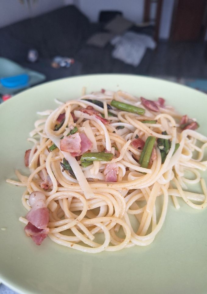 Una foto de Spaghetti con espárrago triguero y bacon
