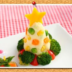 A picture of Potato Salad Christmas Tree.