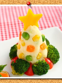 A picture of Potato Salad Christmas Tree.
