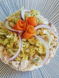 Una foto de Ensaladilla saludable de boniato 🍠 y aguacate 🥑