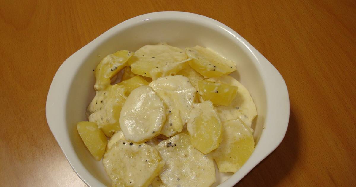 Рецепт картошки с молоком. Картофель в молоке. Картофель тушеный в молоке. Картошка вареная в молоке. Картофель припущенный в молоке.