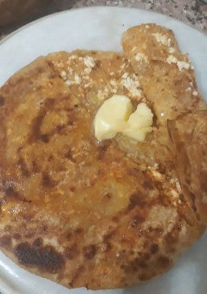 A picture of Khasta Paneer Parantha.
