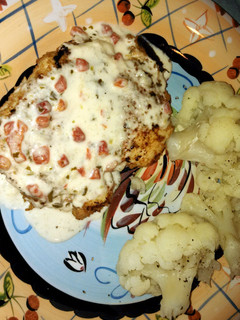 A picture of chicken in Basil cream.