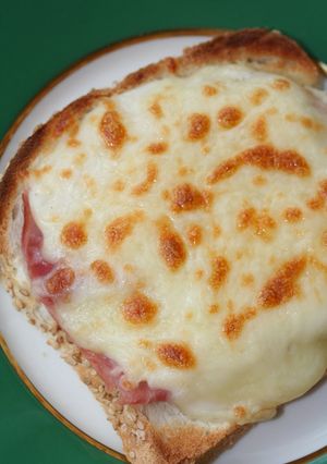 A picture of Easy Creamy Croque Monsieur-style Toast.