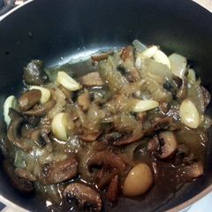A picture of Onion Steak Topping.