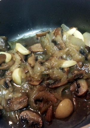 A picture of Onion Steak Topping.