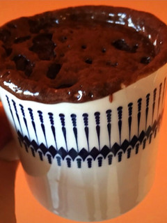 Una foto de Brownie en taza con dulce de leche / volcán de dulce de leche al microondas para 2 👫