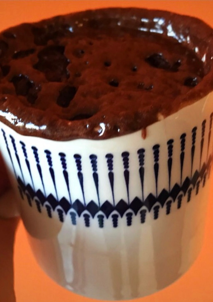 Una foto de Brownie en taza con dulce de leche / volcán de dulce de leche al microondas para 2 👫