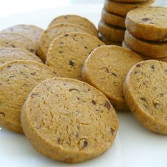 A picture of Crispy Kinako Adzuki Cookies.