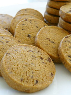 A picture of Crispy Kinako Adzuki Cookies.