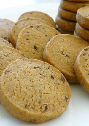 A picture of Crispy Kinako Adzuki Cookies.