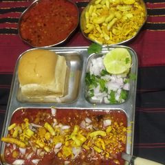 A picture of Misal pav.