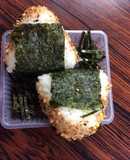 Cơm nắm onigiri Nhật Bản