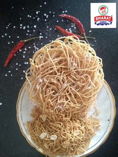 રાજગરા ની સેવ (Rajgira Sev Recipe In Gujarati) રેસીપી મુખ્ય ફોટો