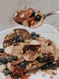 Cereal de pancakes 🥞 de avena, banano 🍌 y leche de almendras