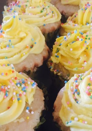 A picture of Cupcake buttercream icing.