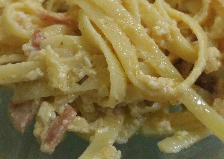 Simple Way to Prepare Super Quick Homemade Salted Egg and Bacon Pasta