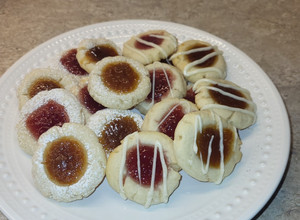 A picture of Raspberry Cheesecake Thumbprint Cookies.