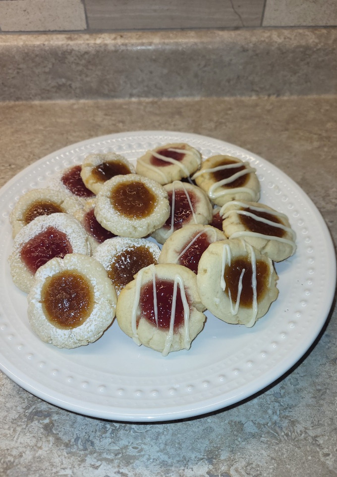 A picture of Raspberry Cheesecake Thumbprint Cookies.