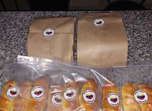 Una foto de Cachitos de jamón venezolanos