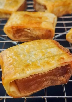 A picture of Pastry Wrapped Rice Cake.