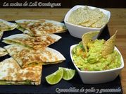 Una foto de salsa para quesadillas